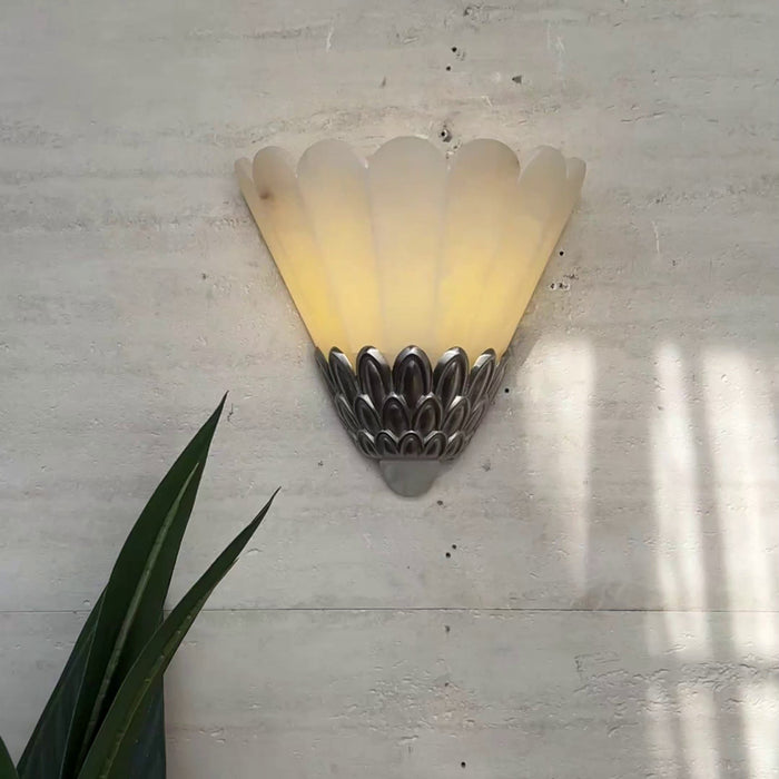 Artoria Petal Alabaster Wall Sconce Vakkerlight