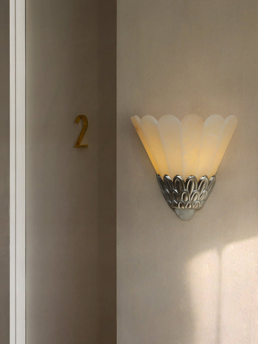 Artoria Petal Alabaster Wall Sconce Vakkerlight