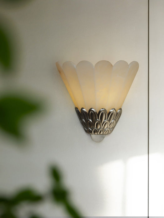 Artoria Petal Alabaster Wall Sconce Vakkerlight