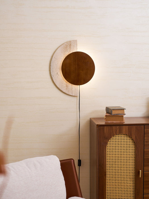 Crescent Halo Plug-in Wall Sconce Vakkerlight