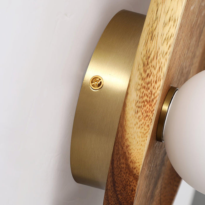 Eivor Plug-in Wall Lamp Vakkerlight