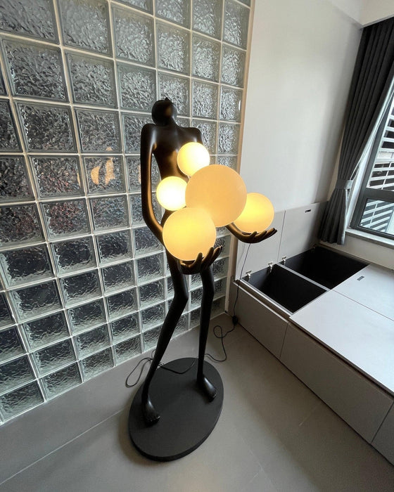 Embrace Sculpture Floor Lamp Vakkerlight