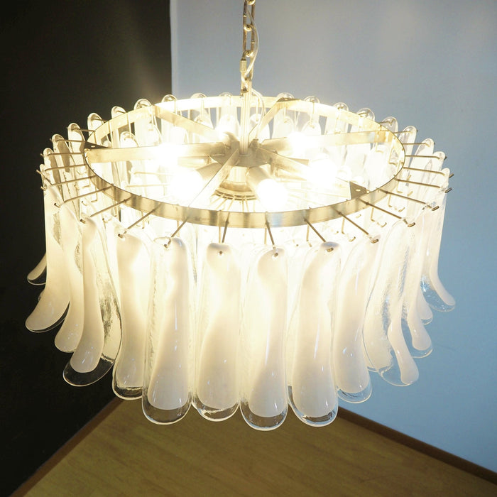 Petals White Glass Chandelier Vakkerlight