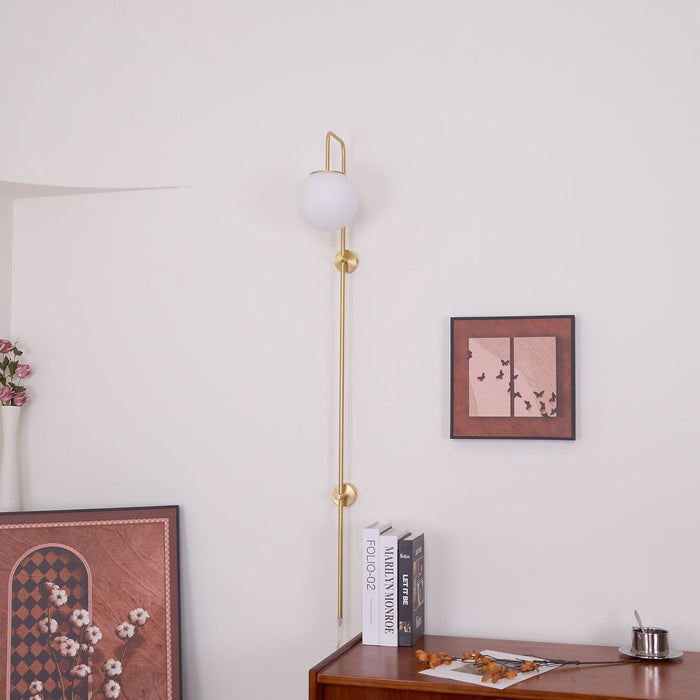 Globe Brass Plug-in Wall Sconce Vakkerlight