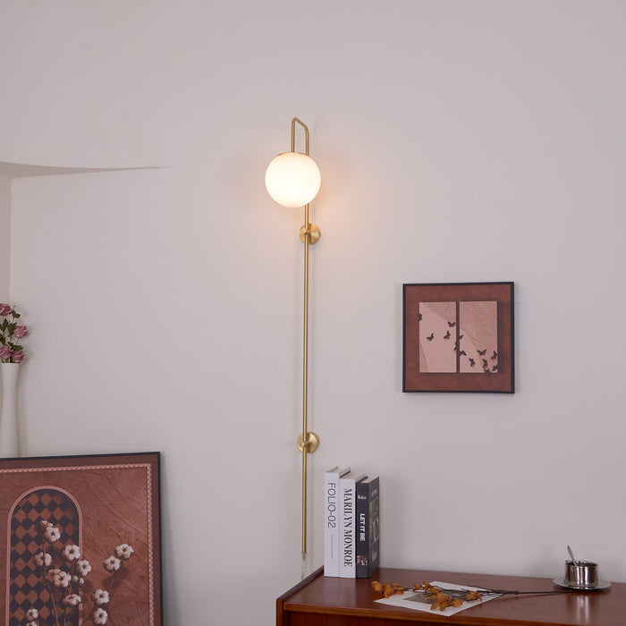 Globe Brass Plug-in Wall Sconce Vakkerlight
