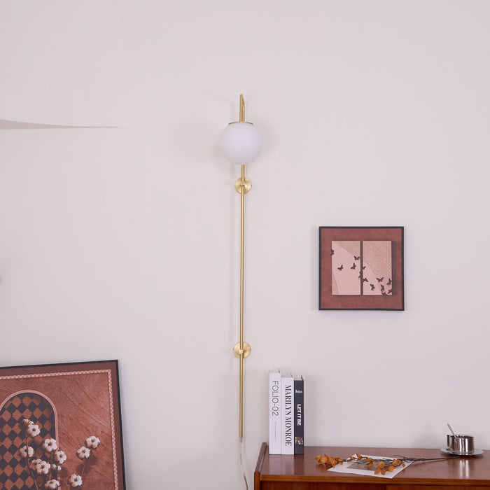 Globe Brass Plug-in Wall Sconce Vakkerlight