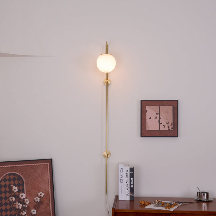 Globe Brass Plug-in Wall Sconce Vakkerlight