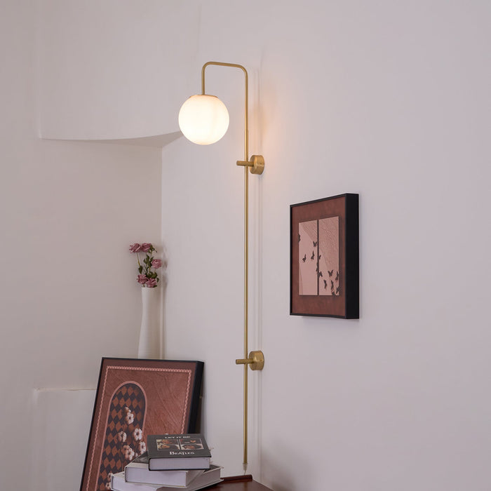 Globe Brass Plug-in Wall Sconce Vakkerlight