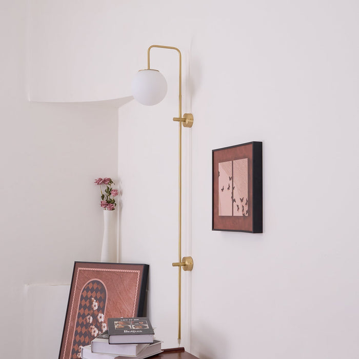 Globe Brass Plug-in Wall Sconce Vakkerlight