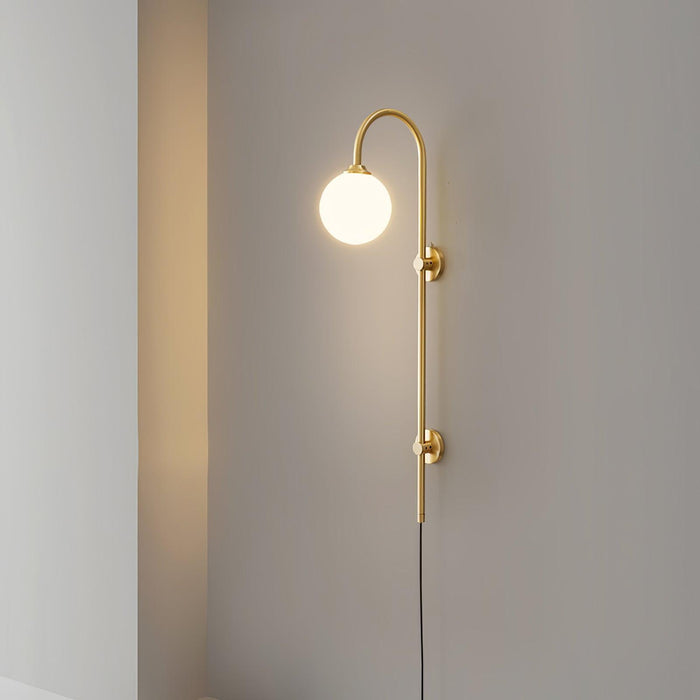 Globe Brass Plug-in Wall Sconce Vakkerlight