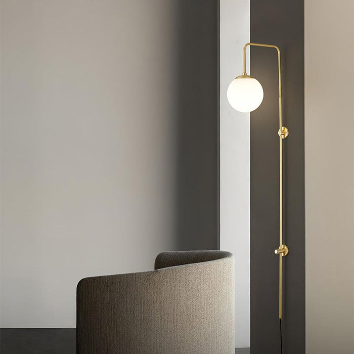 Globe Brass Plug-in Wall Sconce Vakkerlight