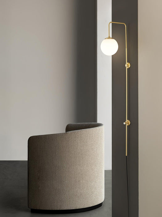 Globe Brass Plug-in Wall Sconce Vakkerlight