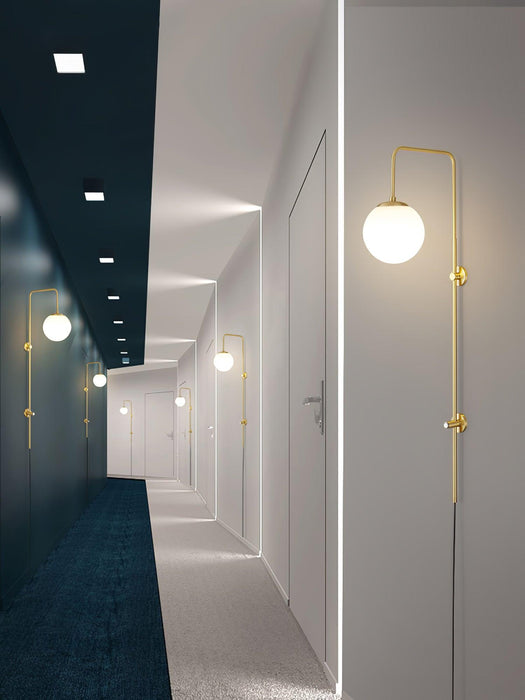 Globe Brass Plug-in Wall Sconce Vakkerlight