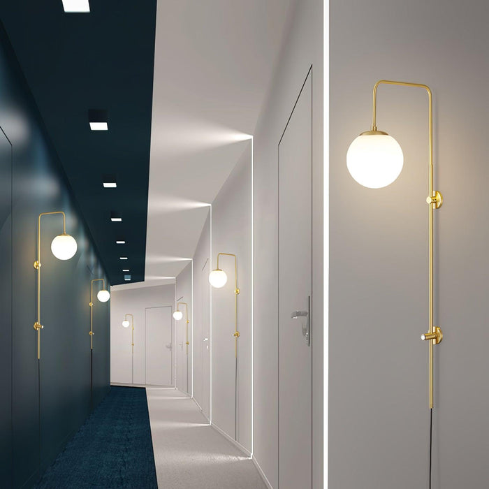 Globe Brass Plug-in Wall Sconce Vakkerlight