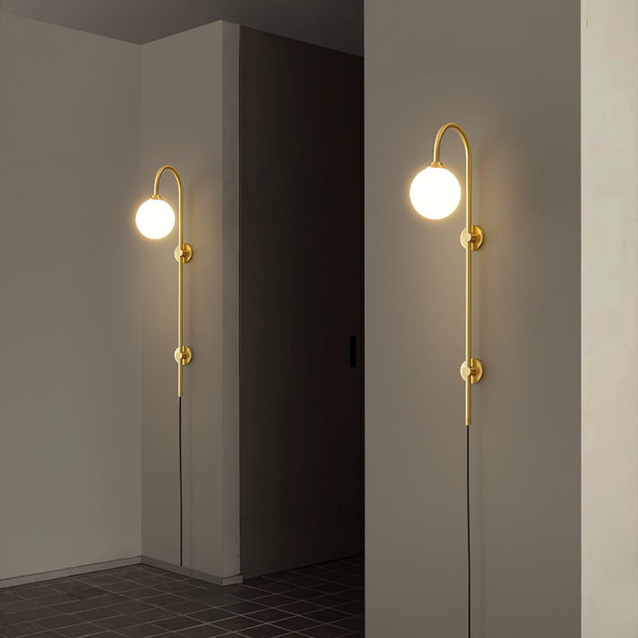 Globe Brass Plug-in Wall Sconce Vakkerlight