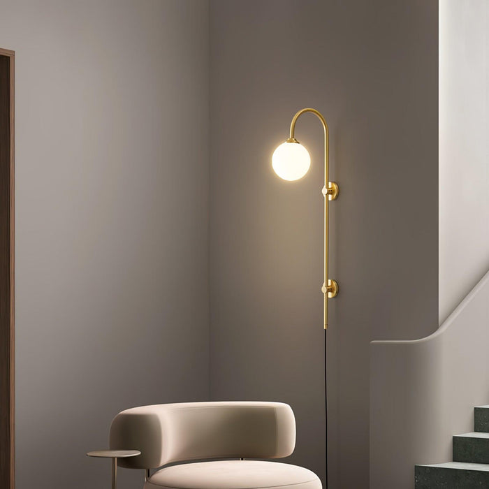 Globe Brass Plug-in Wall Sconce Vakkerlight