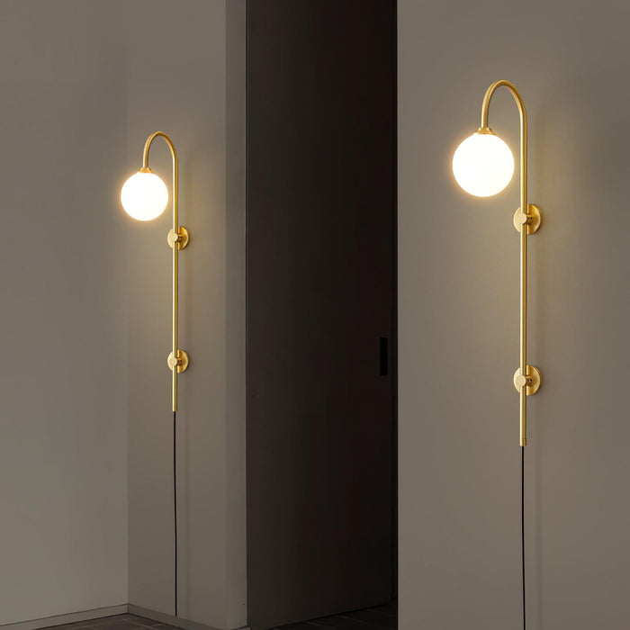Globe Brass Plug-in Wall Sconce Vakkerlight
