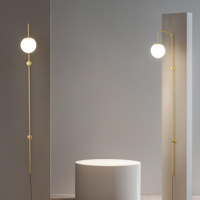 Globe Brass Plug-in Wall Sconce Vakkerlight