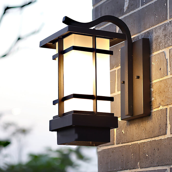 Madison Lantern Outdoor Wall Lamp Vakkerlight