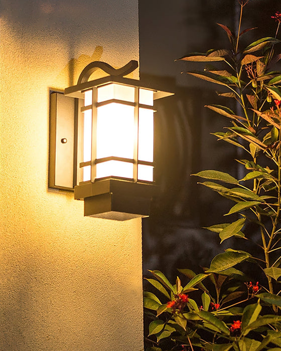 Madison Lantern Outdoor Wall Lamp Vakkerlight