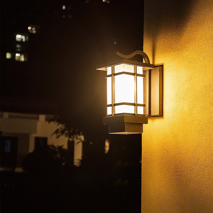 Madison Lantern Outdoor Wall Lamp Vakkerlight
