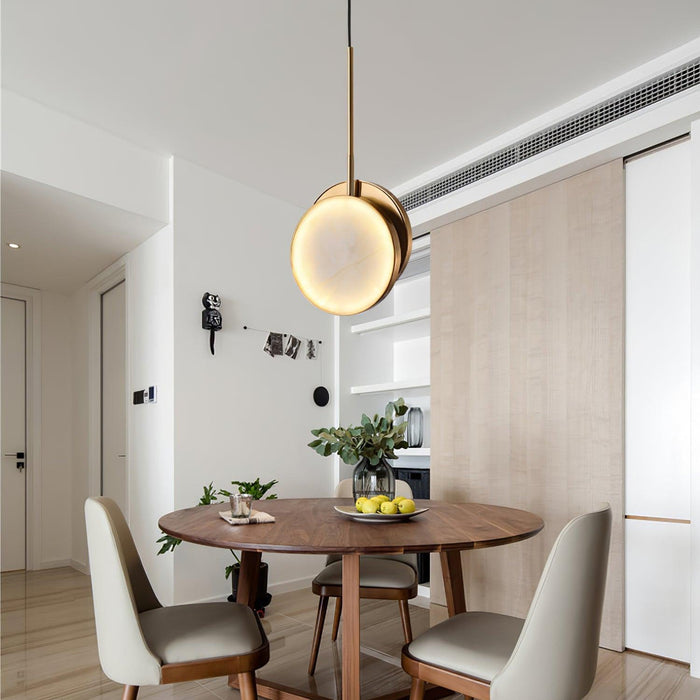 Moonshade Alabaster Pendant Light Vakkerlight