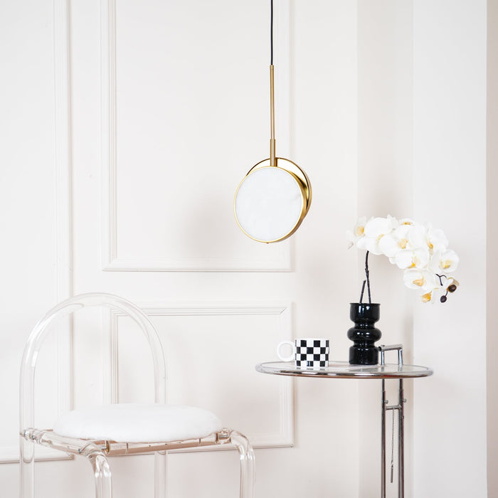 Moonshade Alabaster Pendant Light Vakkerlight