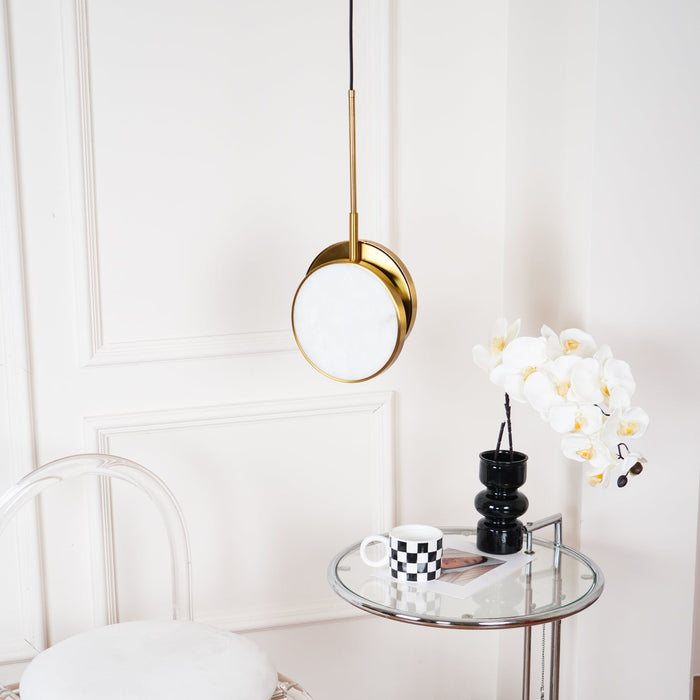 Moonshade Alabaster Pendant Light Vakkerlight