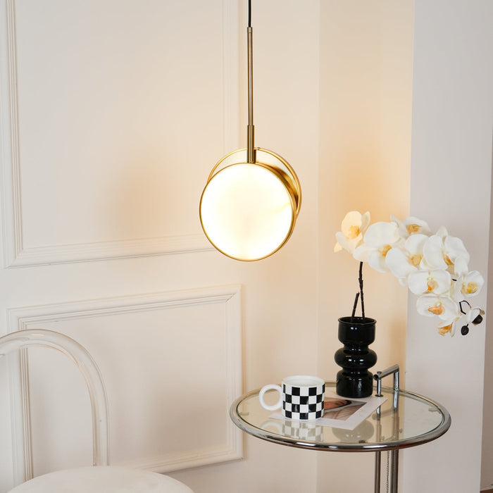 Moonshade Alabaster Pendant Light Vakkerlight