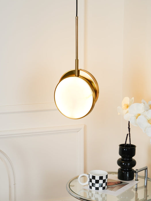Moonshade Alabaster Pendant Light Vakkerlight