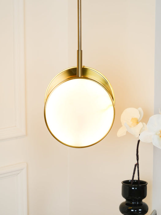 Moonshade Alabaster Pendant Light Vakkerlight