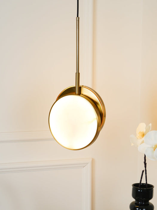 Moonshade Alabaster Pendant Light Vakkerlight