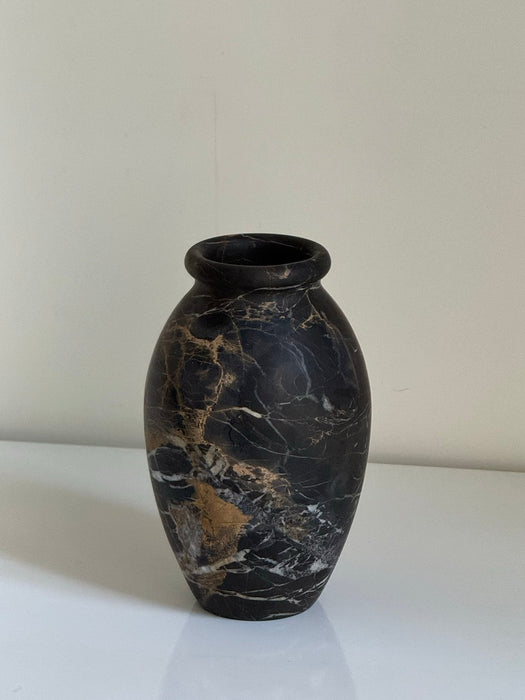 Noir Vein Stone Vase Vakkerlight