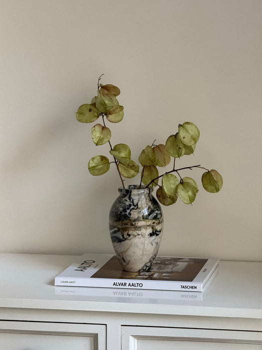 Noir Vein Stone Vase Vakkerlight