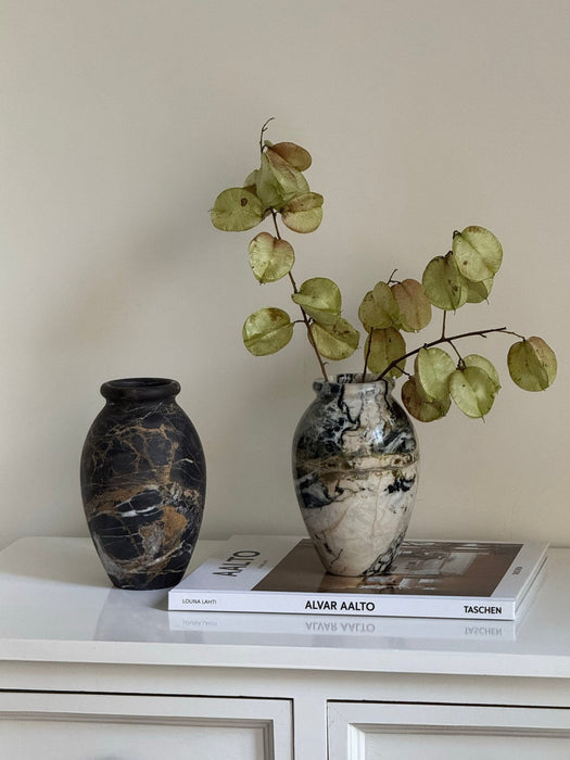 Noir Vein Stone Vase Vakkerlight