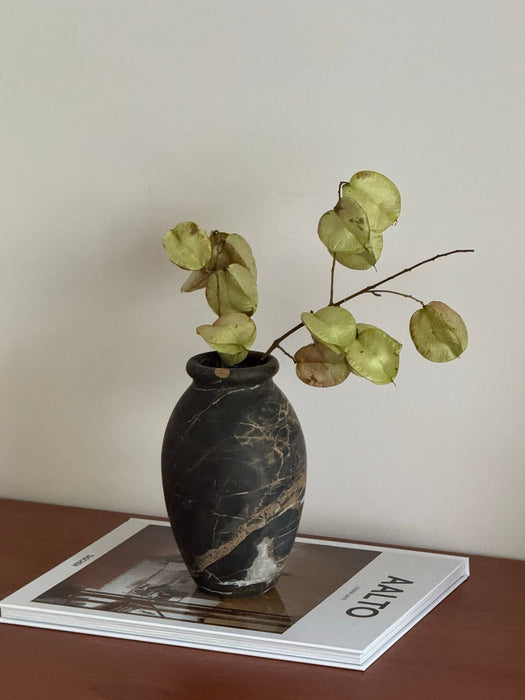 Noir Vein Stone Vase Vakkerlight