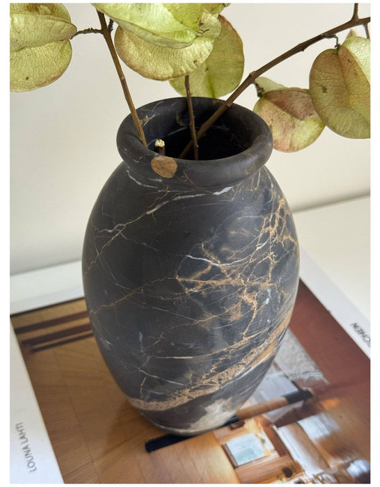 Noir Vein Stone Vase Vakkerlight