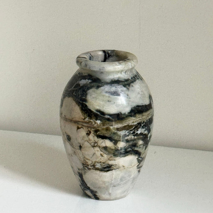 Noir Vein Stone Vase Vakkerlight