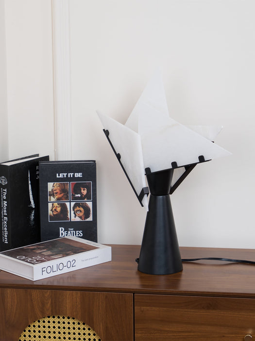 Alabaster Petal Table Lamp Vakkerlight