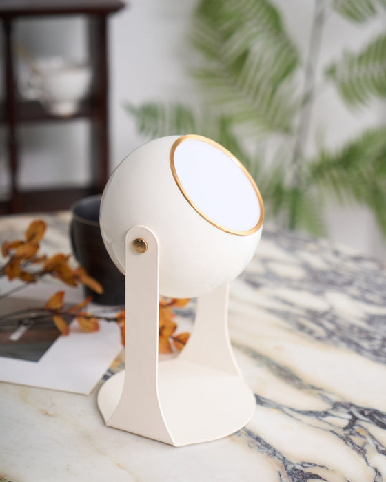 Svejk Table Lamp (Built-in Battery) Vakkerlight