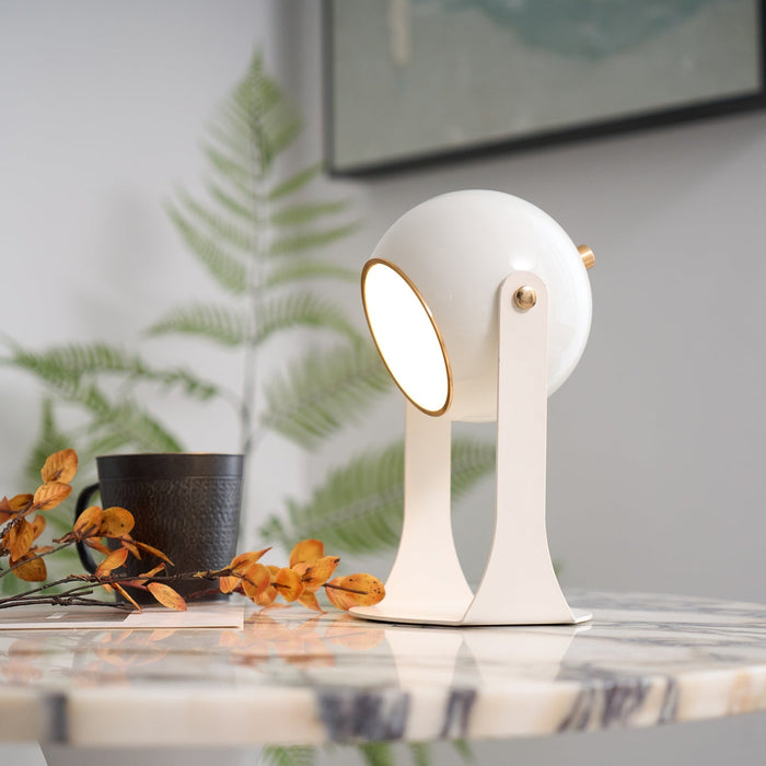 Svejk Table Lamp (Built-in Battery) Vakkerlight