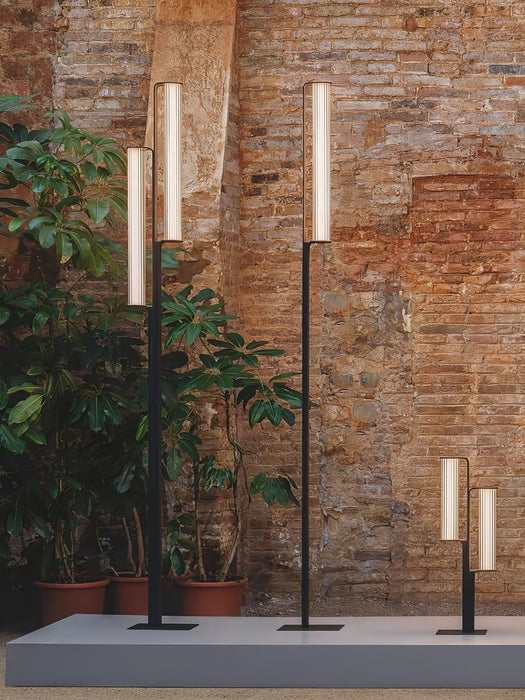Lumo Arc Outdoor Post Lamp - Simprolos