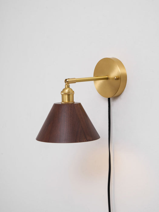 Vintage Wood Plug - in Wall Lamp - Simprolos