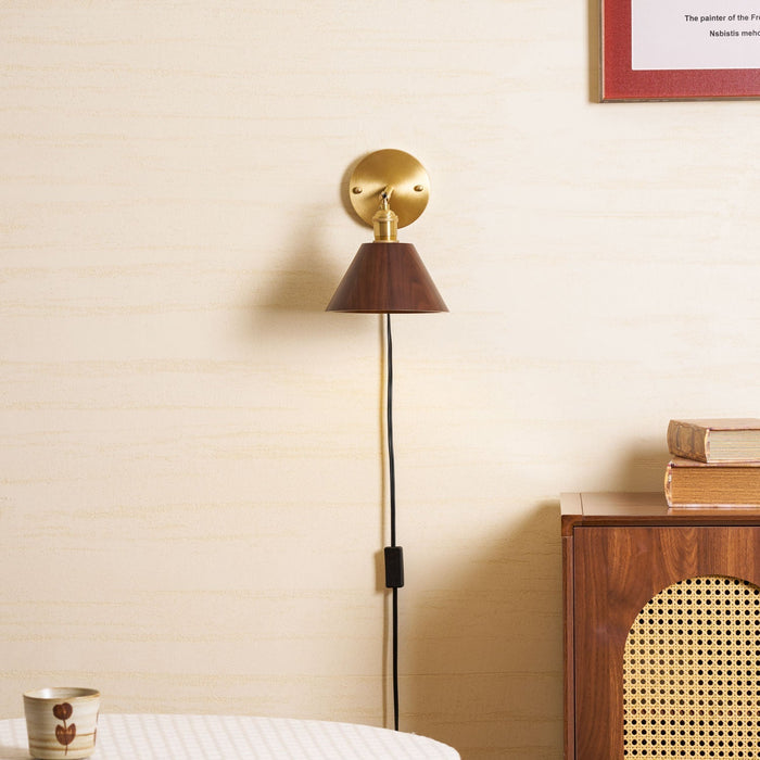 Vintage Wood Plug - in Wall Lamp - Simprolos