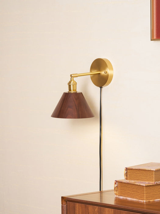 Vintage Wood Plug - in Wall Lamp - Simprolos