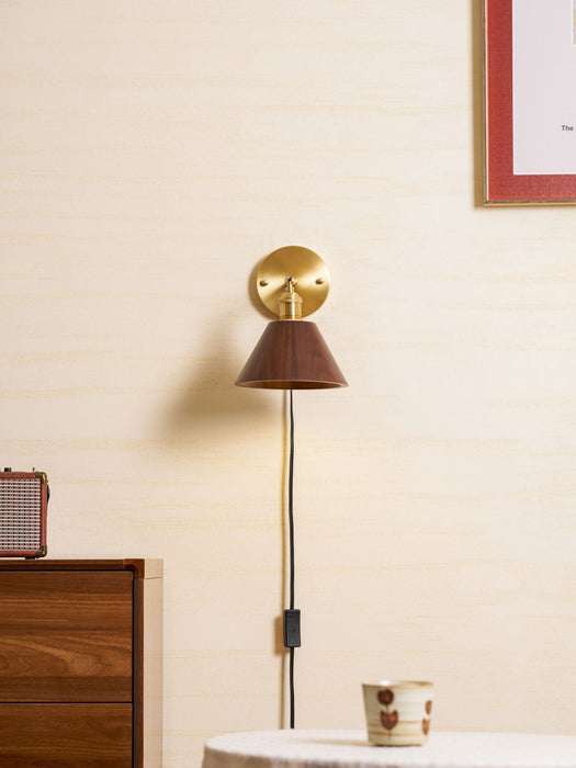 Vintage Wood Plug - in Wall Lamp - Simprolos