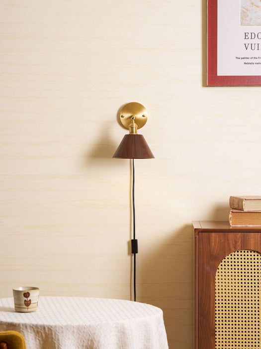 Vintage Wood Plug - in Wall Lamp - Simprolos