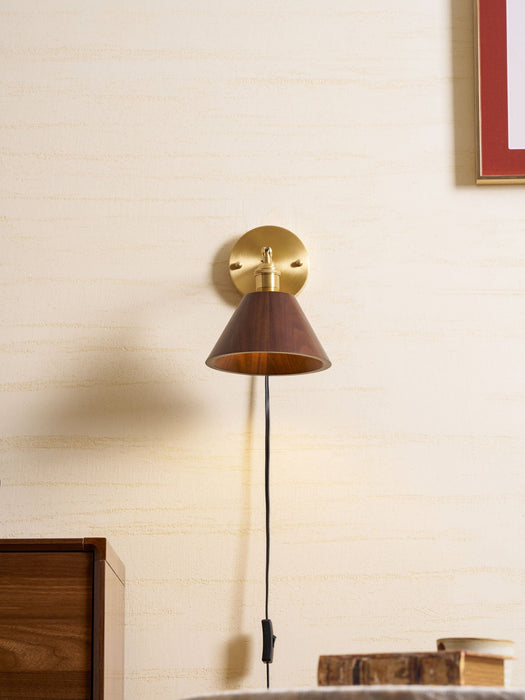 Vintage Wood Plug - in Wall Lamp - Simprolos