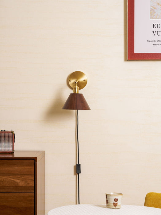 Vintage Wood Plug - in Wall Lamp - Simprolos