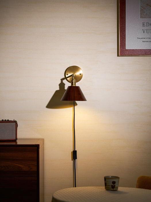 Vintage Wood Plug - in Wall Lamp - Simprolos